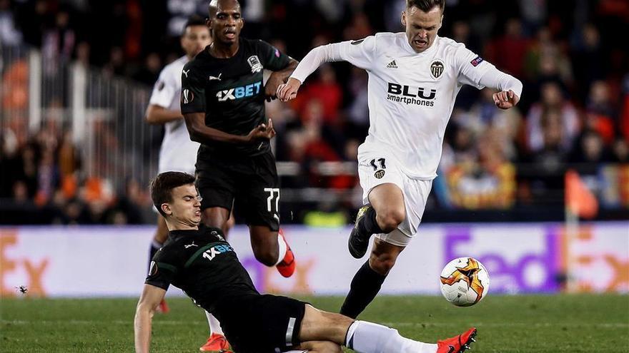 El Valencia se la jugará en Krasnodar tras un mal partido (2-1)