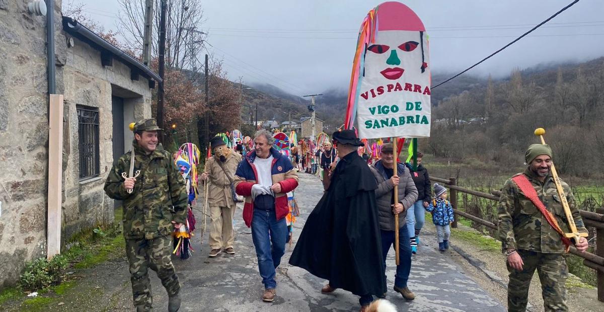 Imágenes de la Visparra de Vigo de Sanabria y de los personajes durante la fiesta, la mascara de invierno de la comarca. |