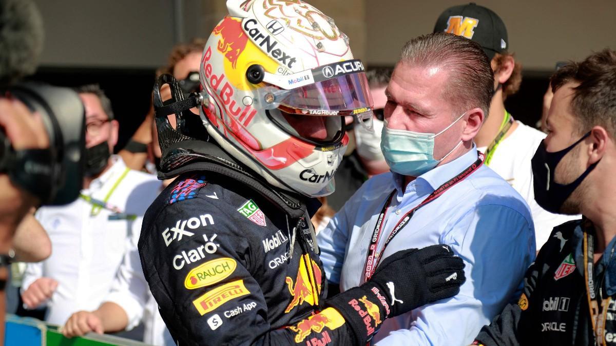 Jos Verstappen en una imagen de archivo junto a su hijo Max