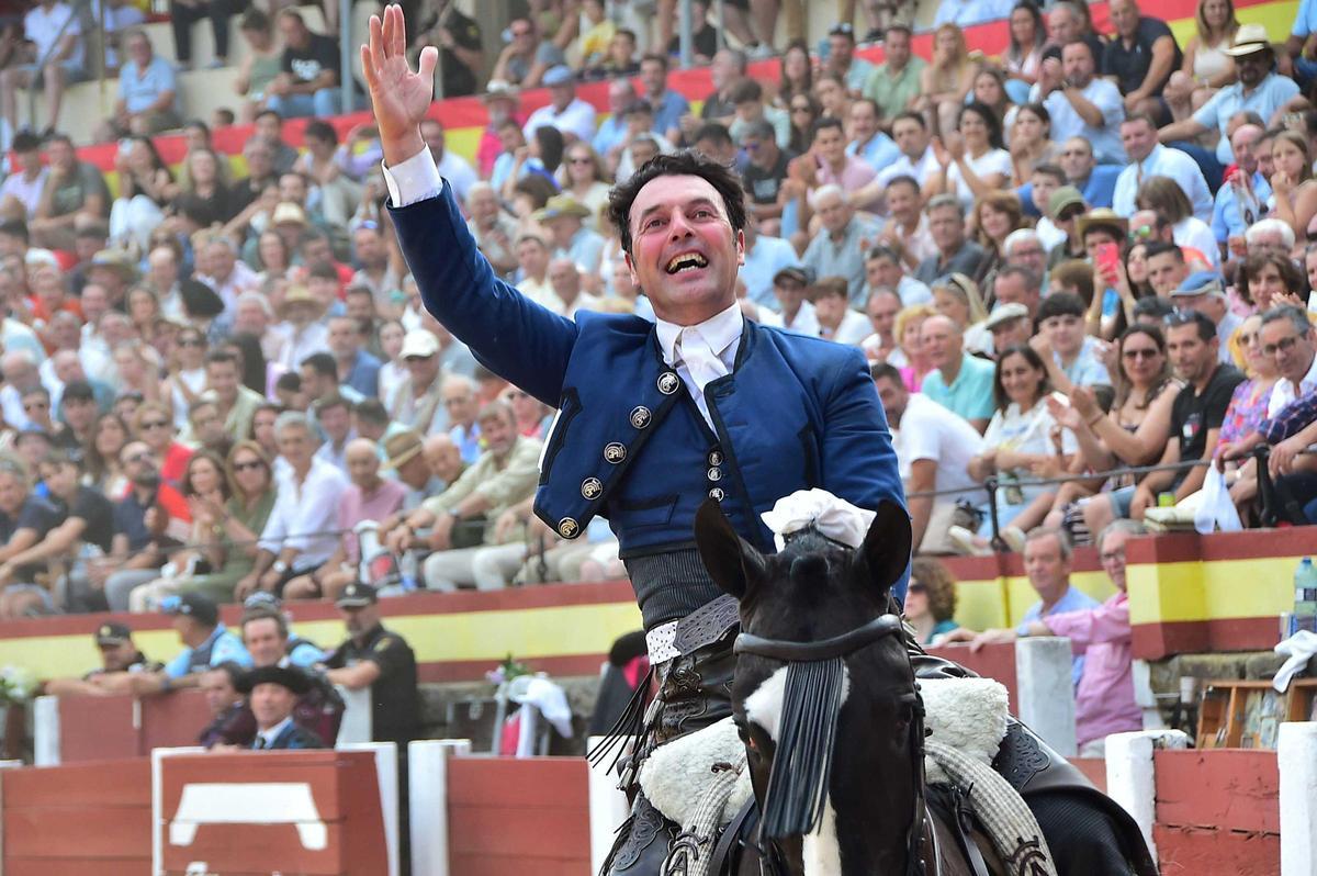 Fotogalería | Las imágenes de la corrida de rejones de la feria de Plasencia Fotogalería | Las imágenes de la corrida de rejones de la feria de Plasencia