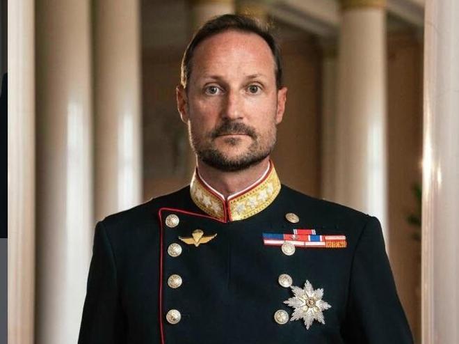 Haakon VIII de Noruega, un rey 'preparado' y con muchos lamparones