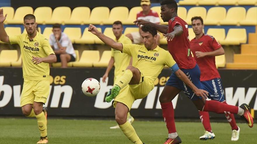 El Villarreal B sabe jugar, sufrir y ganar con 10 al Saguntino