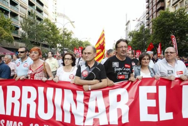 Miles de personas se manifiestan en Zaragoza