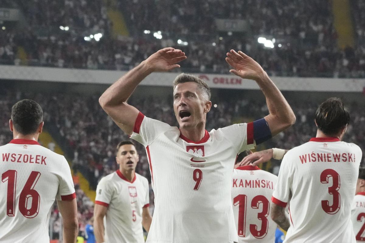 Lewandowski celebra su gol ante Finlandia