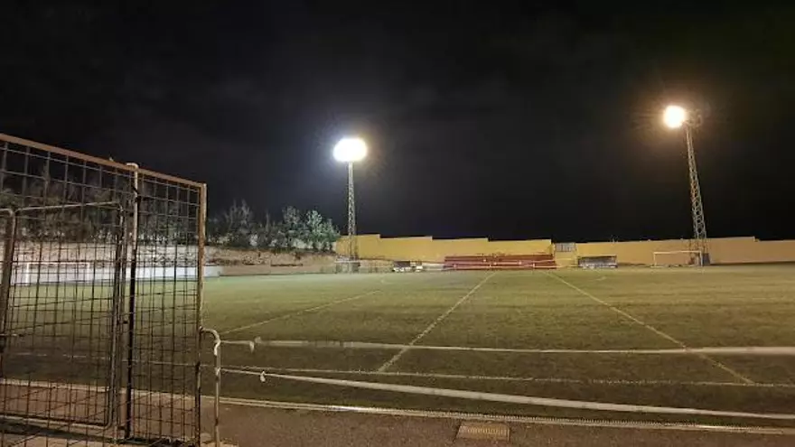 El infierno de tres árbitras en un vestuario de Gran Canaria: '¡Abran la puerta zorras, las vamos a reventar!'