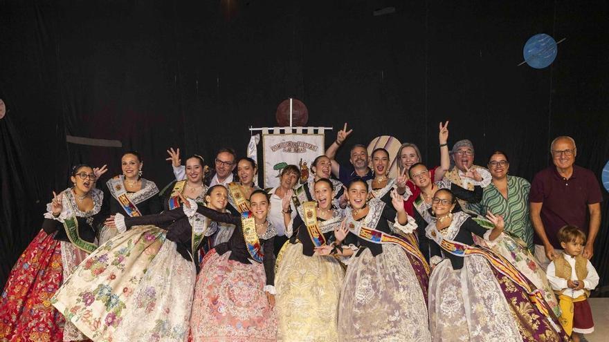 Así fue la imposición de bandas a las reinas y damas de las fiestas de Las Bayas 2026
