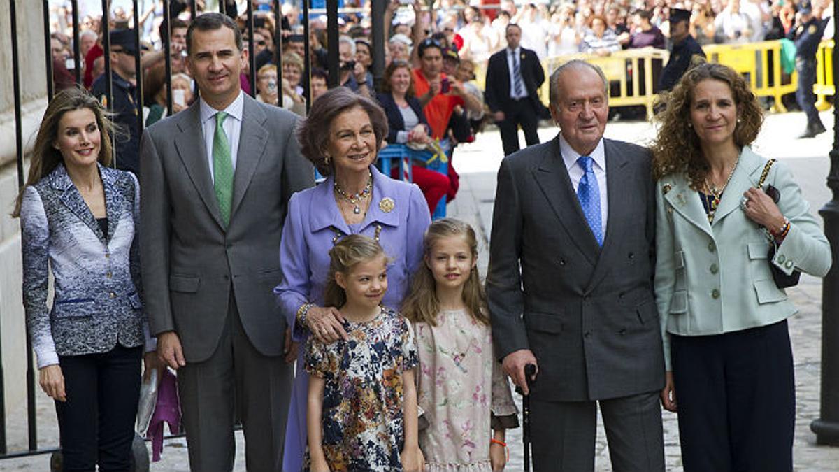 La familia real acude a la misa de Pascua en la catedral de Palma de Mallorca