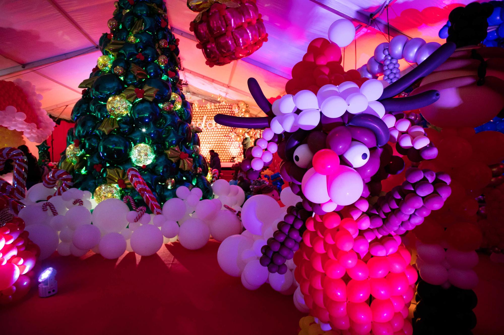 Galería de imágenes de Ibiza Ballon Wonderland, un pueblo navideño con 100.000 globos