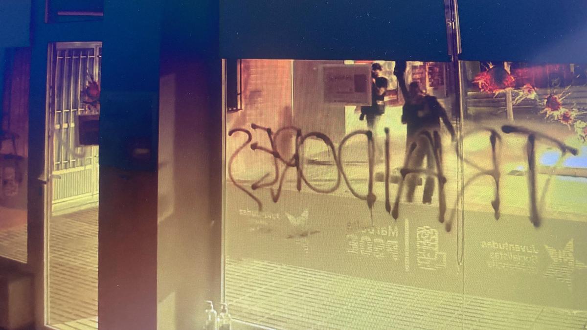 El PSOE denuncia actos vandálicos contra su sede de Marbella