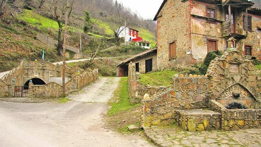 La localidad de El Carbayal, uno de los pueblos en litigio por el conflicto de lindes entre Langreo y San Martín.