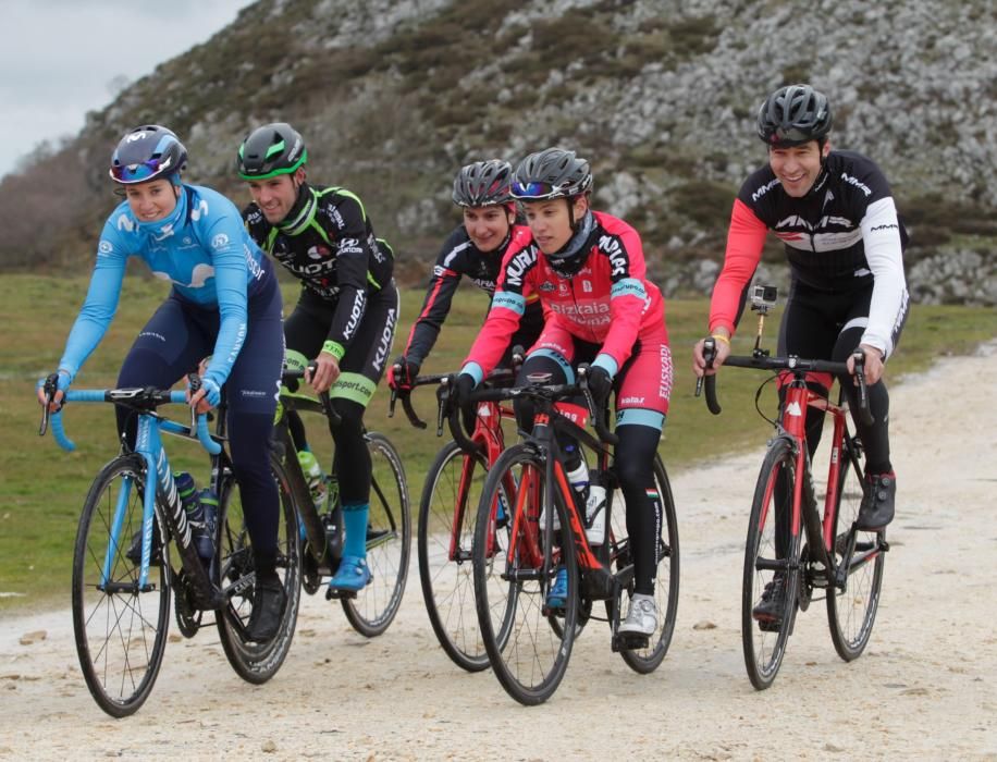 Subida de reconocimiento al final de la etapa de la Vuelta a España en Nava