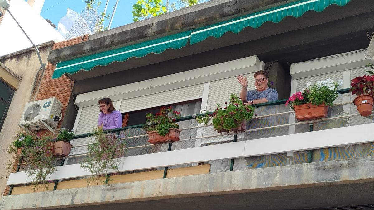 El Pla de Carolinas compite en color: concurso de balcones adornados