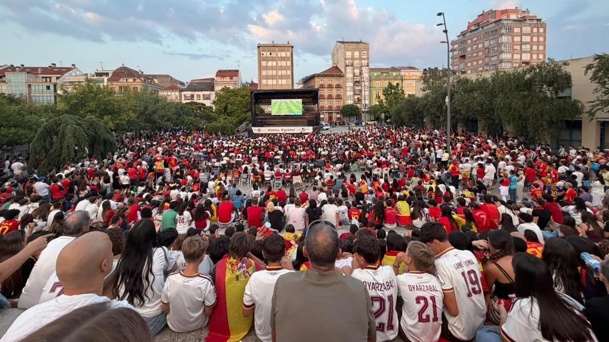 La plaza de la II República se quedó pequeña ante tanta expectación.