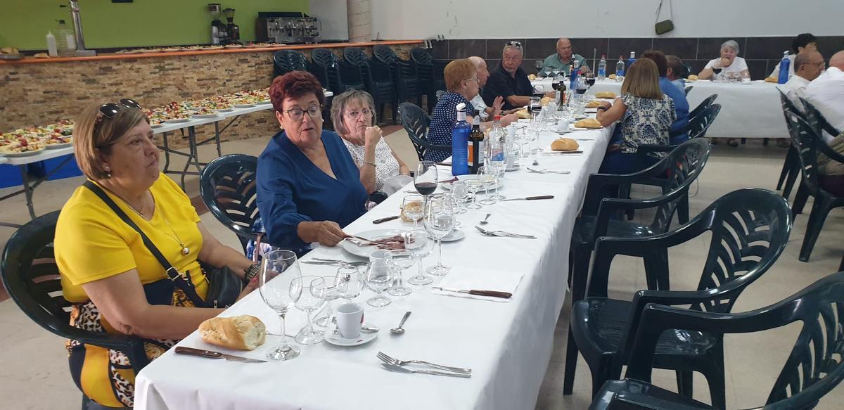 La asociación de jubilados de Venialbo honran a San joaquín y Santa Ana