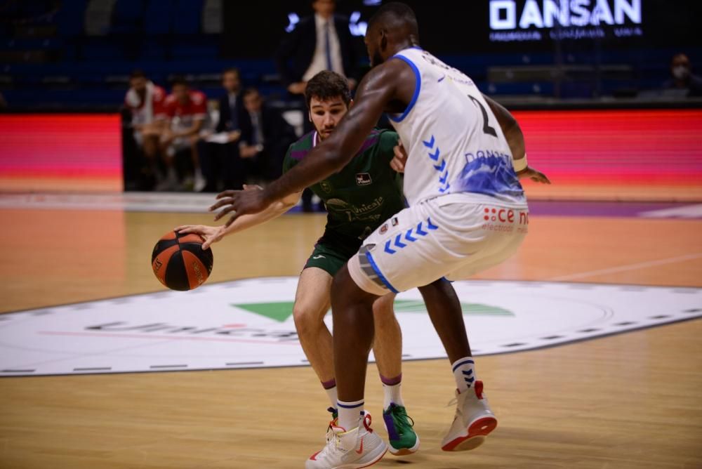 Partido de la Liga Endesa entre el Acunsa Gipuzkoa Basket y el Unicaja.