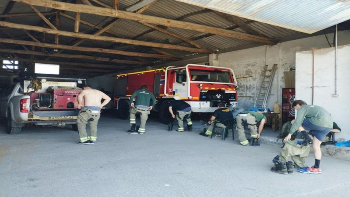 Los trabajadores no tienen zona para vestirse.   | // FDV