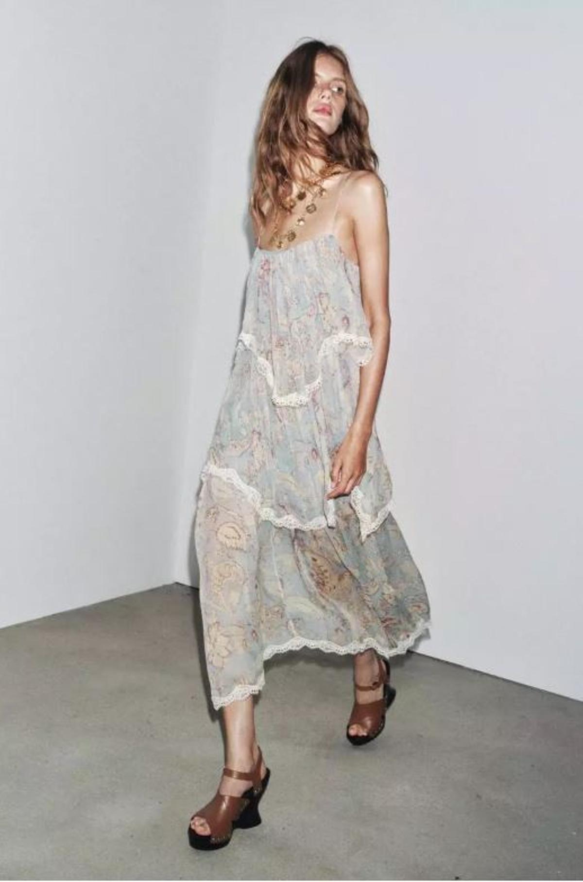 ZARA: Vestido con acabado puntilla