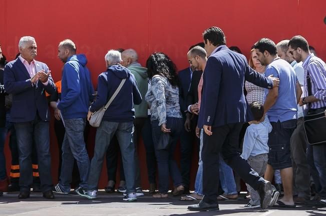 18/04/2016 SUCESOS derrumbe de la vivienda en los critianos donde fallecieron 7 personas  acto homenaje a las victimas   con un minuto de silencio en la plaza del pecador con  autoridades municipales colaboradores en el desescombro  familiares de las víctimas  y vecinos de los cristianos