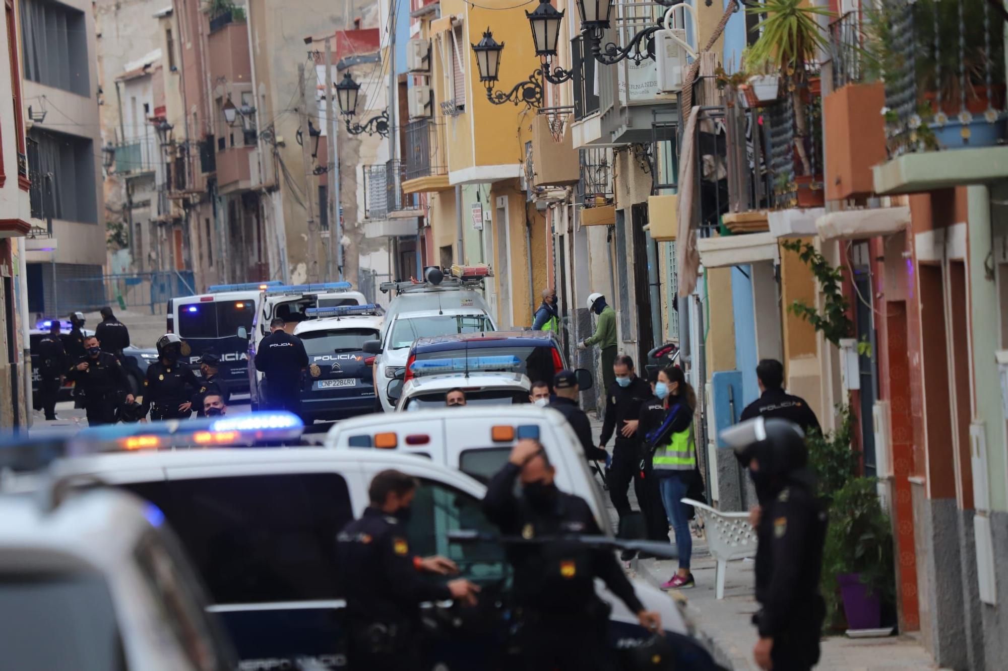 Enorme despliegue policial en una operación antidroga en la calle Arriba de Orihuela