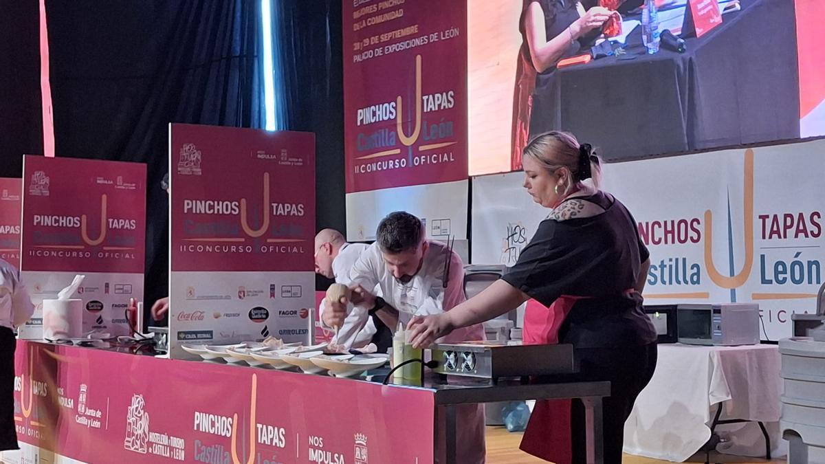 Juan Rodríguez, de La Pascasia, cocinando en el concurso