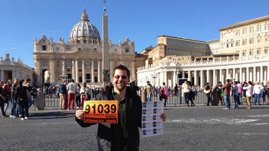 Décimos de la comisión de Teixeiro, en el Vaticano.