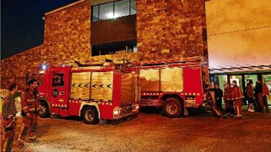 Un foc afecta les oficines del pavelló de Fontajau