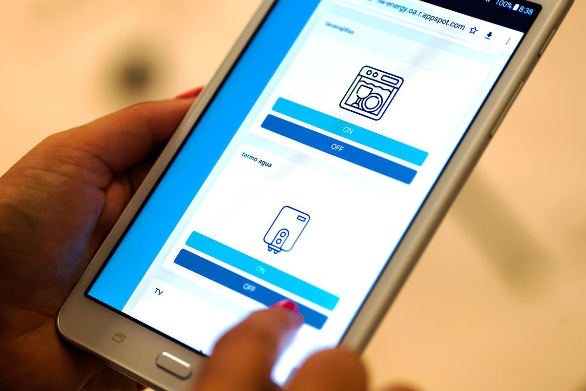 Multinacionales como Repsol, ponen a disposición de sus clientes una aplicación móvil para poder gestionar la transición energética en nuestros hogares