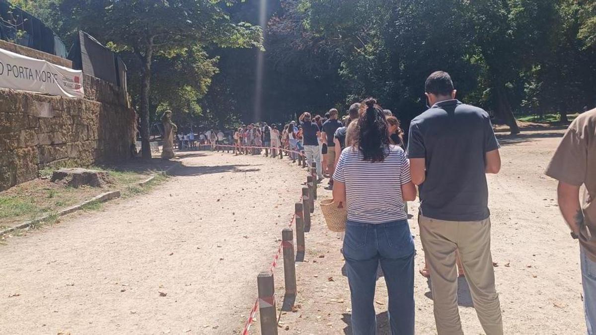 Las colas en Castrelos para el concierto de Iván Ferreiro