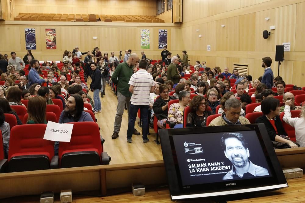 Premios Princesa de Asturias: Salman Khan muestra su método matemático en Gijón