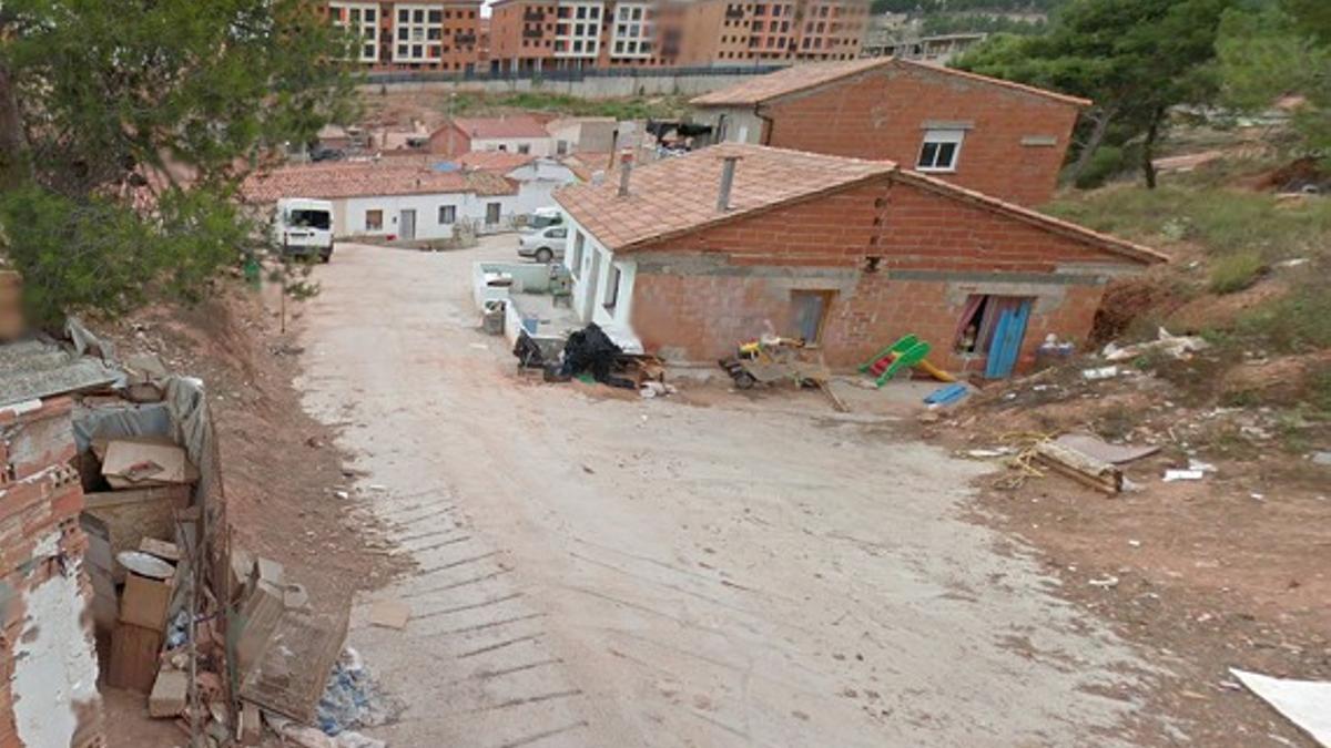 Viviendas en el barrio de Pomecia (Teruel), un asentamiento gitano.