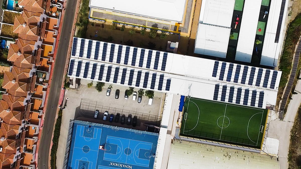 Proyecto de Quantica Renovables para Nova School Añoreta, de 105,6 kWP.