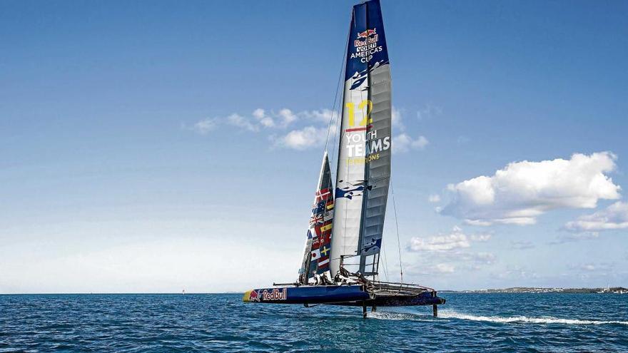 Así es el AC45 que se usará para competir bien la Red Bull Youth America´s Cup.