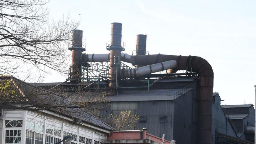 Ferroatlántica para su fábrica de Sabón por falta de materias primas para sus hornos