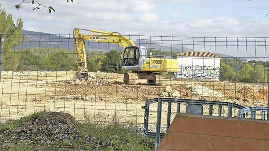 Unas obras con maquinaria pesada en el municipio de Calvià.