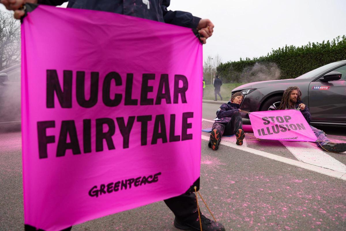Greenpeace protesta ante la Cumbre de la Energía Nuclear en Bruselas