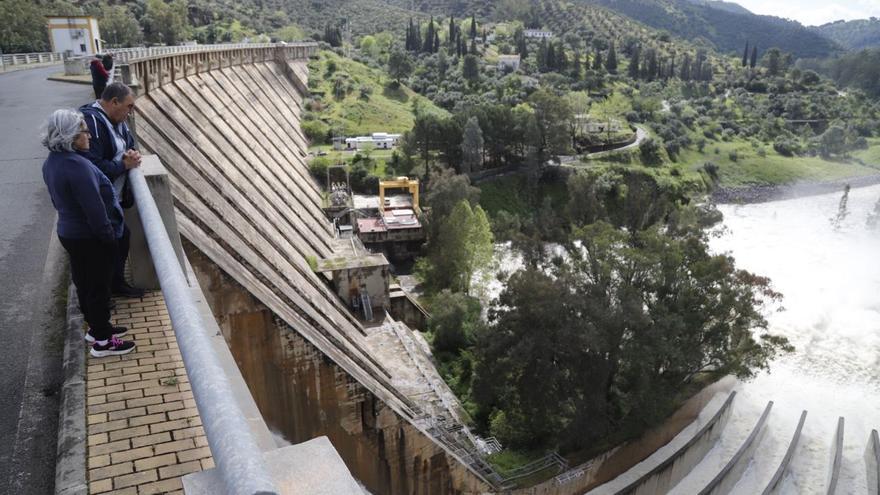 Expertos en la gestión del agua advierten: &quot;No hay que lanzar las campanas al vuelo&quot;