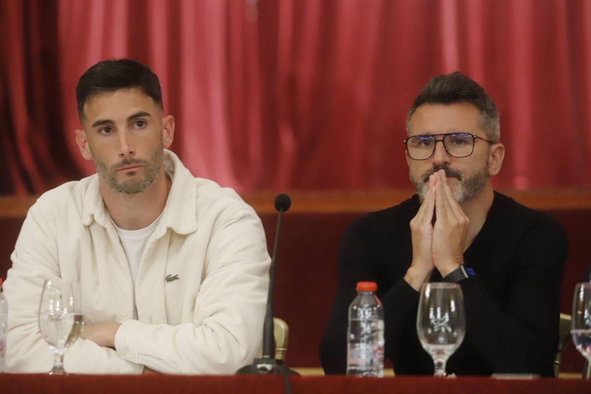 La mesa redonda en el Real Círculo de la Amistad, con protagonistas del Córdoba CF, en imágenes