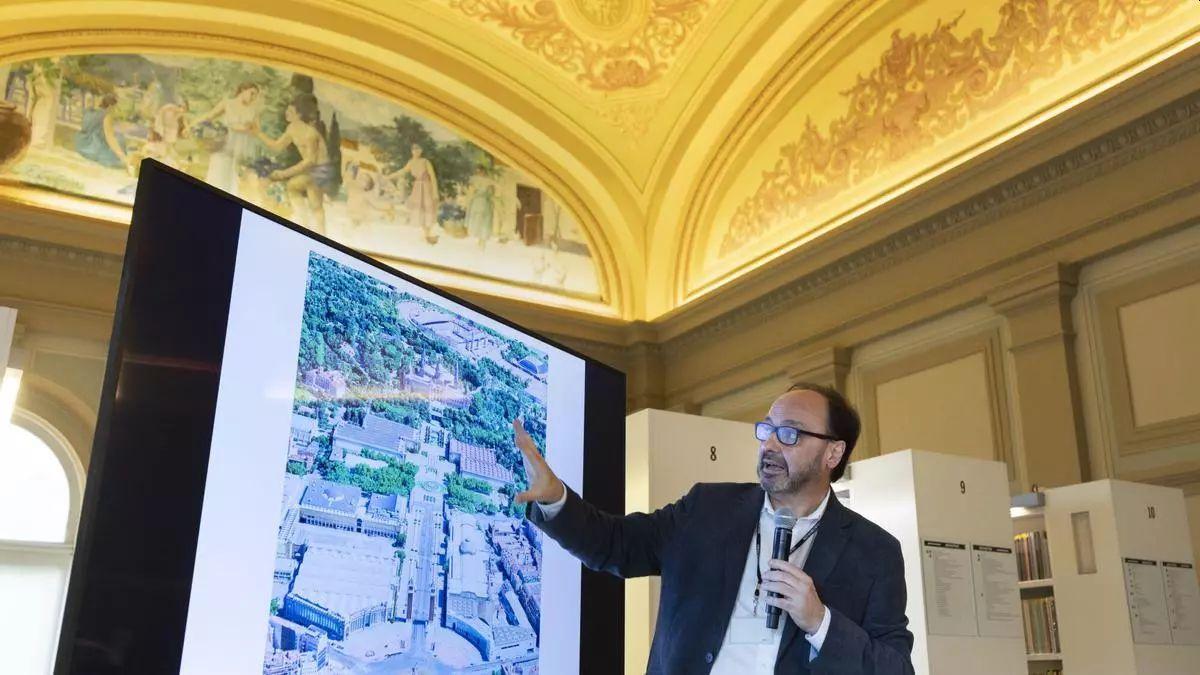 El director del MNAC, Pepe Serra,durante la rueda de prensa en la que ha anunciado que el museo cerrará parcialmente sus salas.