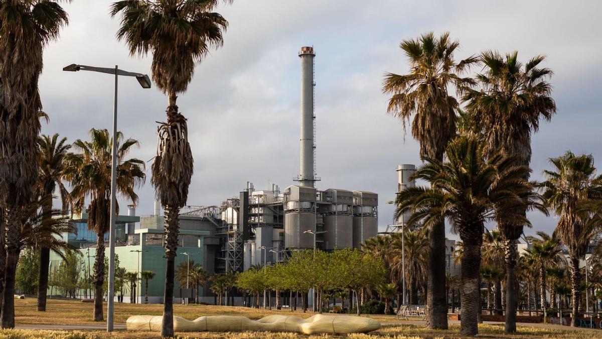 La incineradora de Sant Adrià de Besòs, propietat de Tersa, una empresa que depèn de BSM en un 58,35%. | ZOWY VOETEN