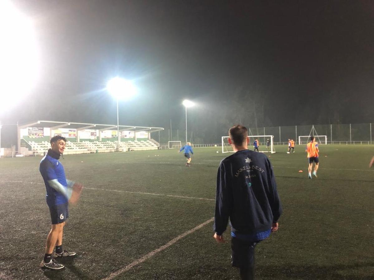 Un momento de un entrenamiento en el campo de Vilaboa.