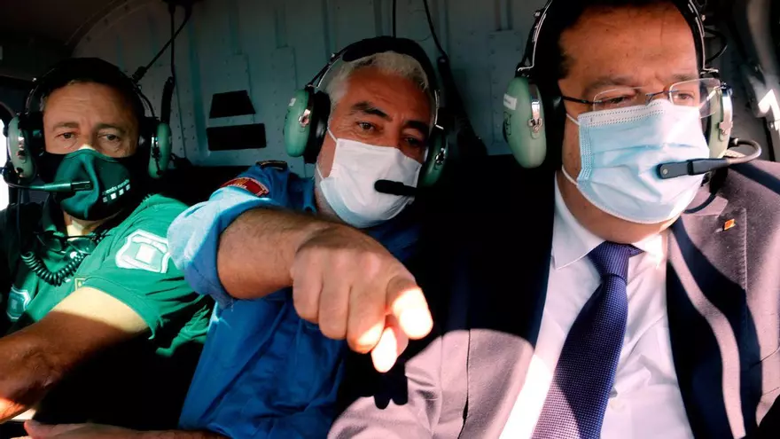 Joan Ignasi Elena es reuneix amb els cossos de seguretat de la zona afectada per l'incendi de l'Anoia