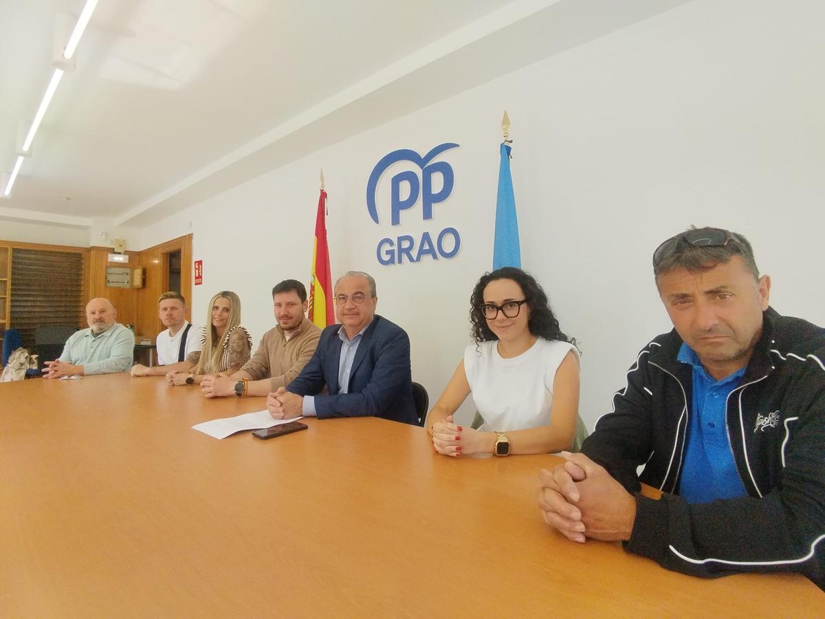 Por la izquierda, Antonio Abel Fernández, Iván García, Cristina García, José González, José Ramón González, María López y Antonio Nieto.
