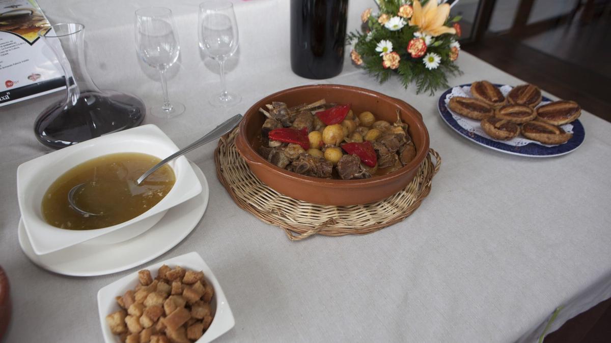 CANZANA, LAVIANA. JORNADAS GASTRONOMICAS DEL CABRITU, PRESENTACION EN EL RESTAURANTE CANZANA