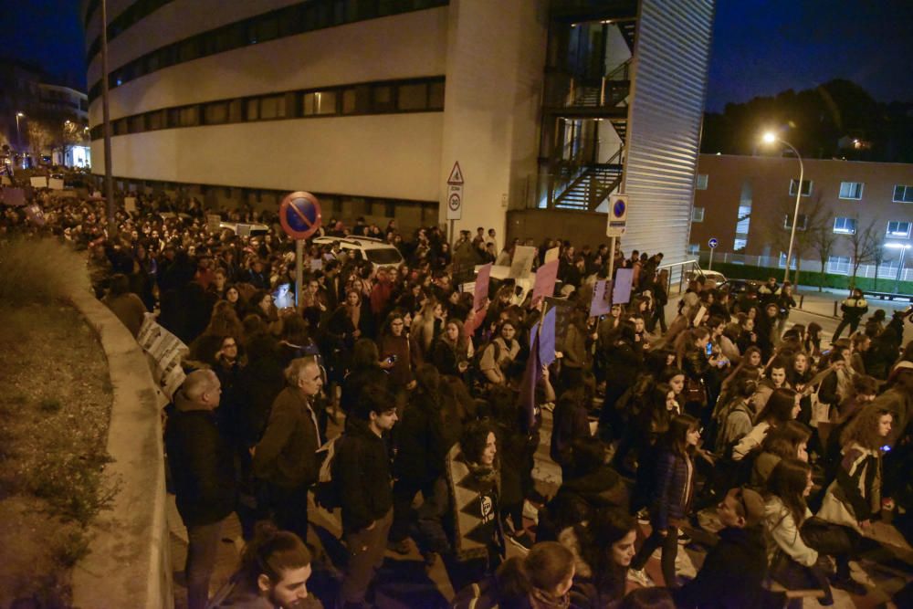 GALERIA | Manifestació feminista pel 8M a Manresa