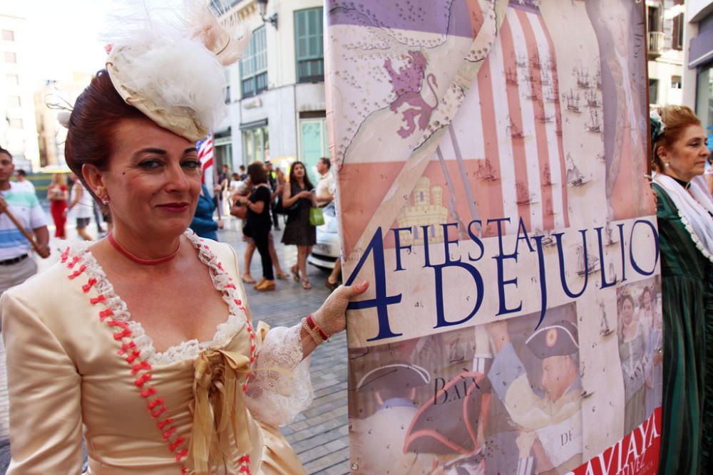 El pueblo de Macharaviaya celebra cada año el 4 de julio. Este viernes, el desfile que sirve para reconocer a la figura del ilustre macharatungo Bernardo de Gálvez, recorrió las calles del centro des