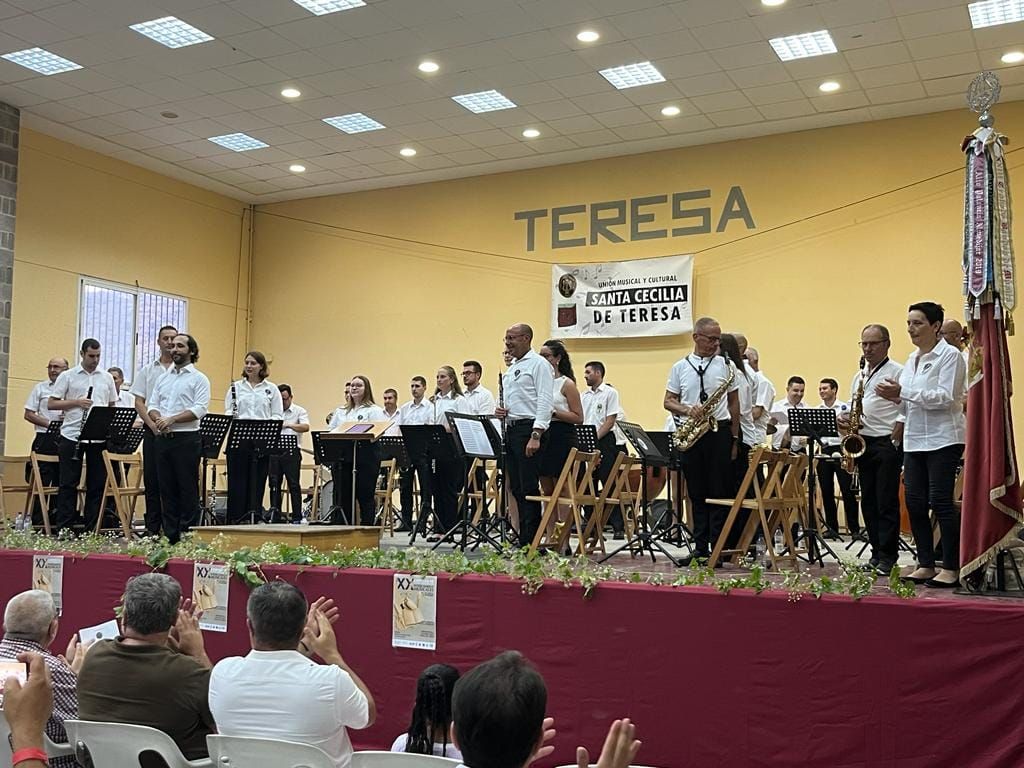 Teresa acoge a la Unión Artística Musical de Navajas