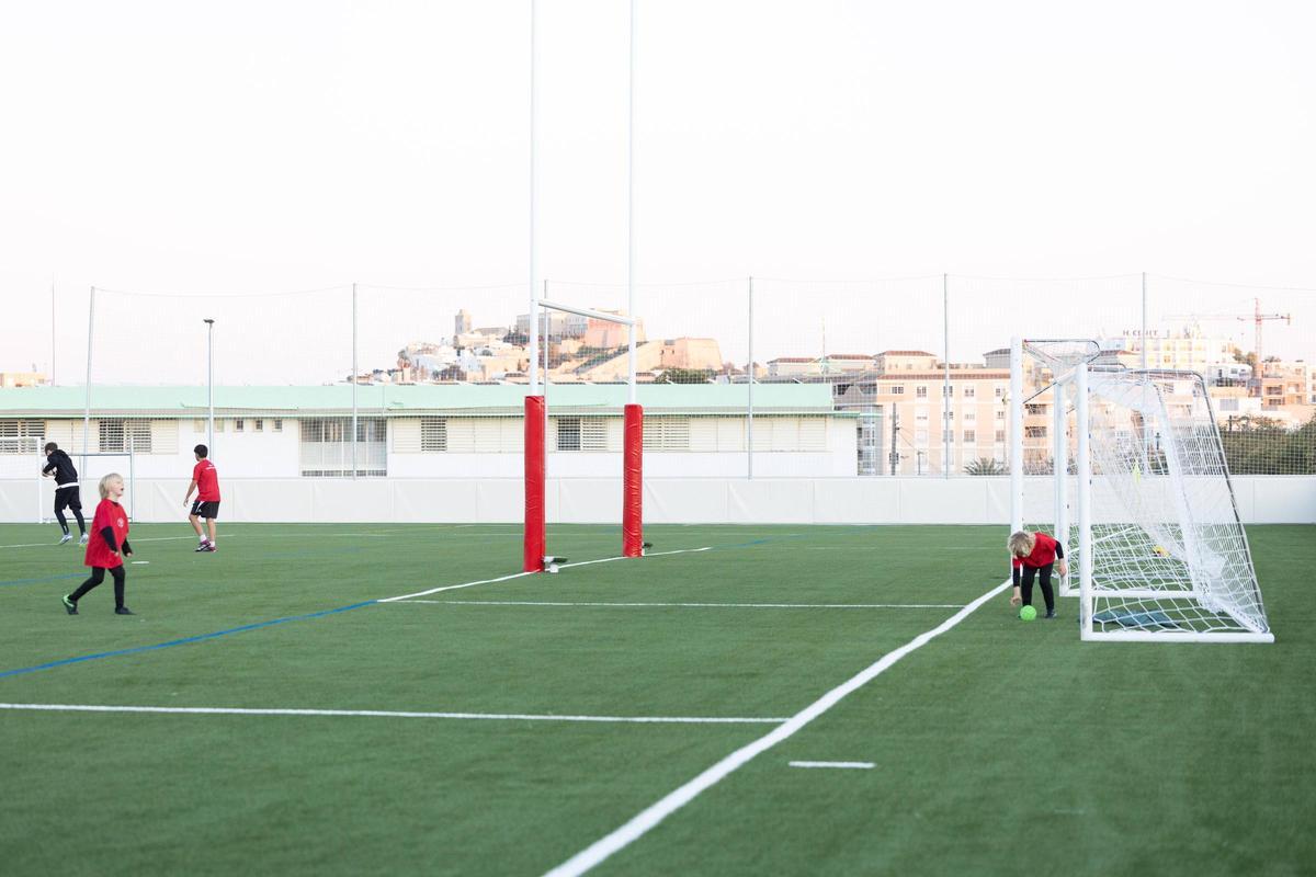 Mira las imágenes del primer entrenamiento del Club de Rugby Ibiza en el Estadio Municipal Es Putxet