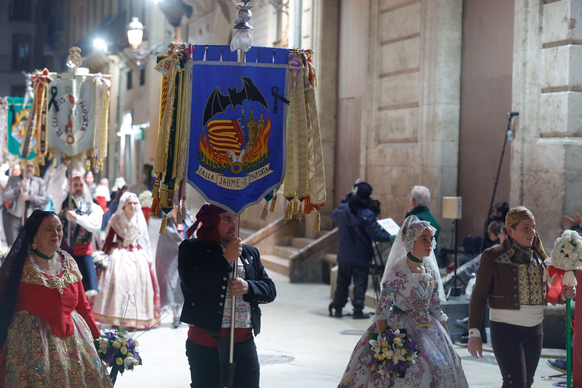 Las comisiones afectadas por la dana, ante la Virgen con crespones