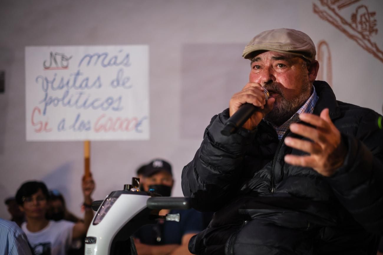 Protesta un año después de la erupción del volcán