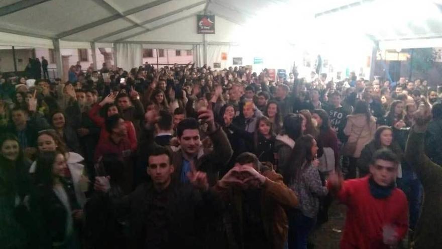 La juventud moscona, ayer, en la fiesta.